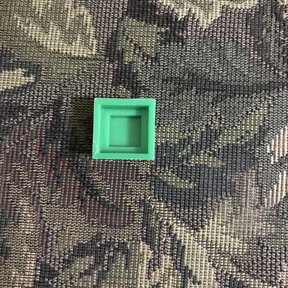 Vintage 1980 Can't Stop Board Game Green REPLACEMENT Piece - Parker Brothers - Picture 2 of 2